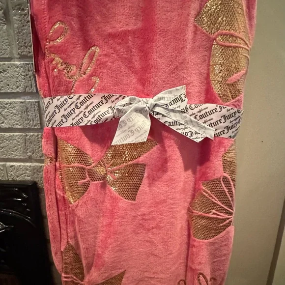 Juicy Couture Home Pink Plush Throw with Gold Bow Accents - Picture 3 of 3
